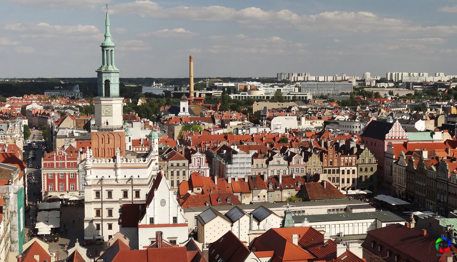 Picture of the city, buildings, rooftops. - grafika artykułu