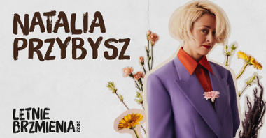Photograph of Natalia Przybysz; a few flowers as a part of a background
