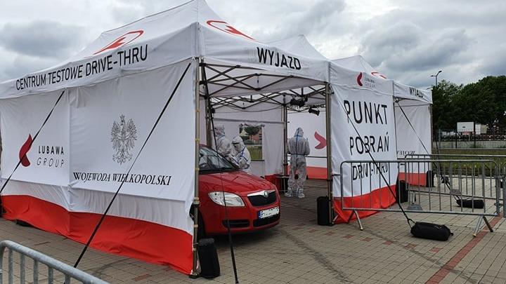 Aby skorzystać z bezpłatnego wymazu, należy najpierw zarejestrować się w sanepidzie, dzwoniąc pod numer: 61 65 68 075