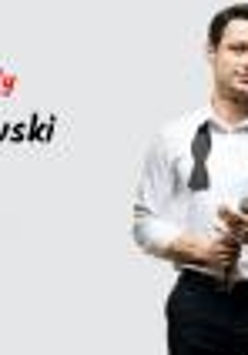 Zdjęcie artysty i nazwa wydarzenia.