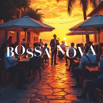 Zdjęcie nadmorskiej uliczki, w tle zachodzące słońce, ludzie siedzą przy stolikach pod parasolami, między nimi stoi artysta grający na saksofonie.