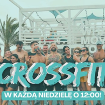 Zdjęcie osób biorących udział w zajęciach sporowych crossfit.