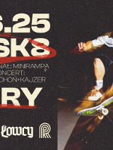 Po prawej mężczyzna na deskorolce w trakcie pokazu na rampie. Po lewej bladożółte napisy informujące o wydarzeniu na ciemnym tle.