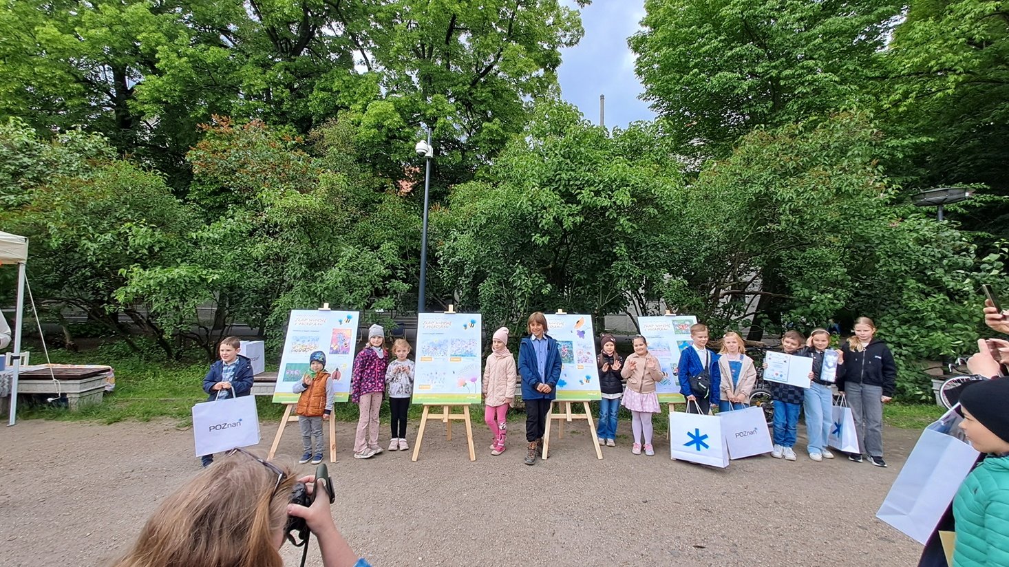 Rozdanie nagród laureatom i wyróżnionym w konkursie plastycznym "Złap wiosnę z owadami".
