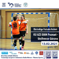 Plakat Ekstraliga Futsalu Kobiet - Trzy zawodniczki cieszące się na boisku