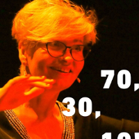 Alicja Szeluga w trakcie dyrygowania.