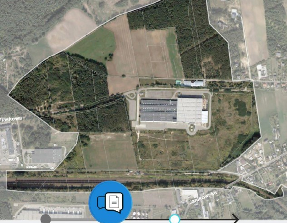 Grafika przedstawia ortofotomapę fragmentu miasta Poznanioa z nieniesioną białą granicą projektu planu miejscowego w Poznaniu. Wzdłuż ulic napis:Piaskowa, Janikowska. Na dole grafiki znajduje się oś czassu z wyróżnionym na niebiesko etapem projektu planu - II konsultacje społeczne