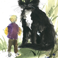 Nieproporcjonalnie duży, czarny kot z zielonymi oczami, siedzący naprzeciwko stojącego tyłem, jasnowłosego dziecka.