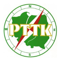 Logo PTTK- Zielony kształt Polski w kompasie.