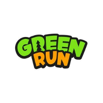 Logotyp biegu Green Run - na górze zielony napis Green z wpisanym czarnym drzewem, a poniżej pomarańczowy Run