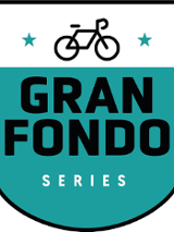 Logotyp Gran Fondo - na zielonym tle czarna nazwa zawodów, a powyżej na białym tle symbol roweru i zielone gwiazdki