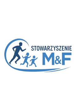 Logotyp M&F - pod napisem Stowarzyszenie niebieski napis M&F oraz sylwetki trzech biegnących osób - jednej dorosłej i dwójki dzieci