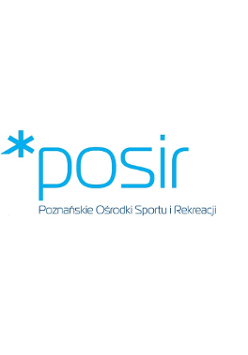 Logotyp POSiR-u - niebieski napis posir z gwiazdką z lewej strony. Poniżej mniejszy napis Poznańskie Ośrodki Sportu i Rekreacji.
