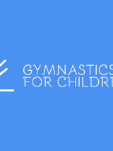 Logotyp projektu "Gimnastyka dla Młodych" - na środku biały napis Gymnastics For Children, a z boku symbol osoby wykonującej ćwiczenia gimnastyczne. Całość na niebieskim tle