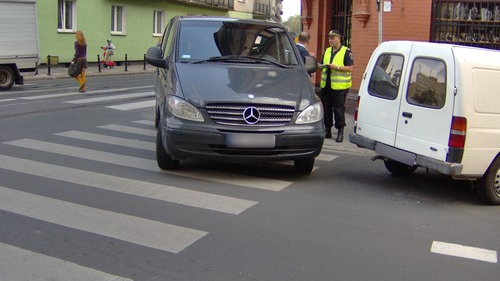 Takie parkowanie nie zasługuje na wyrozumiałość.