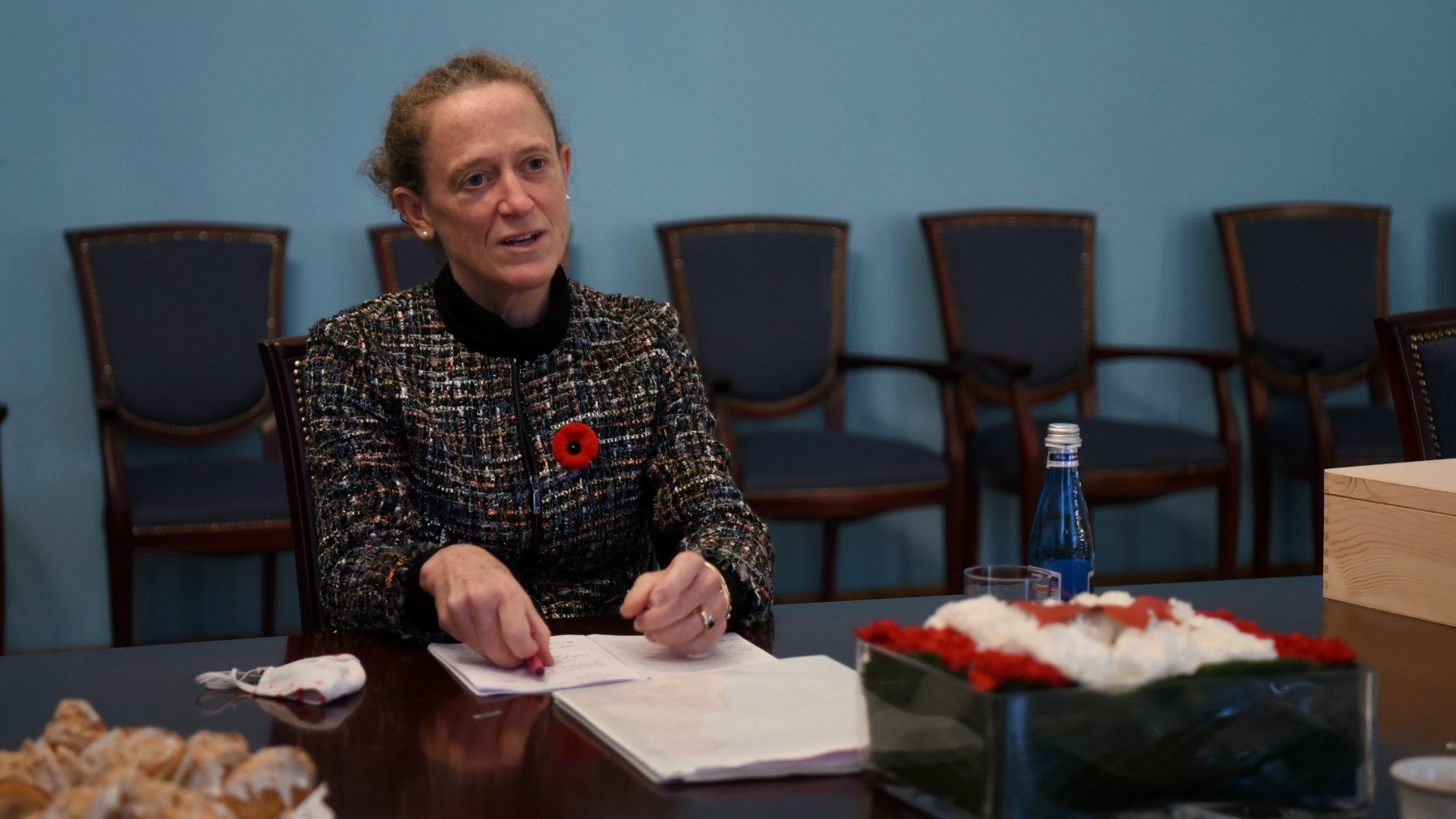 Galeria zdjęć przedstawia spotkanie Jacka Jaśkowiaka, prezydenta Poznania z Leslie Scanlon, ambasador Kanady w Polsce i na Białorusi.