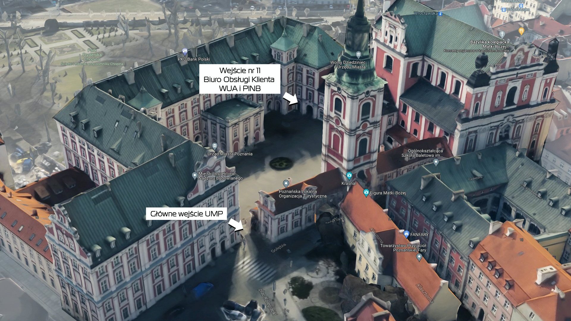 Zdjęcie przedstawia budynek UMP wraz z dziedzińcem i opisanymi wejściami - grafika artykułu