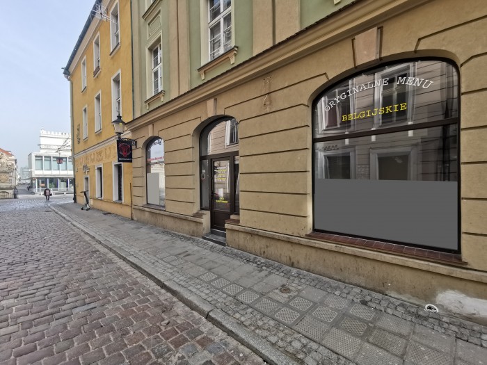 Na zdjęciu lokal do wynajęcia na ulicy Wrocławskiej, widok z zewnątrz - grafika artykułu