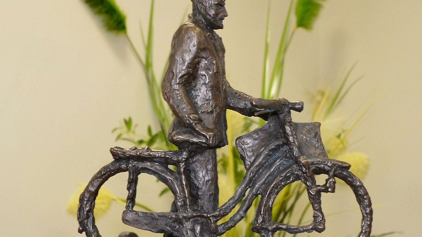 Statuetka nagrody Najlepszy Przyjaciel Seniorów "Senioribus Optime Meritis", fot. UMP - grafika artykułu