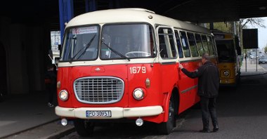 Historyczny autobus, tzw ogórek