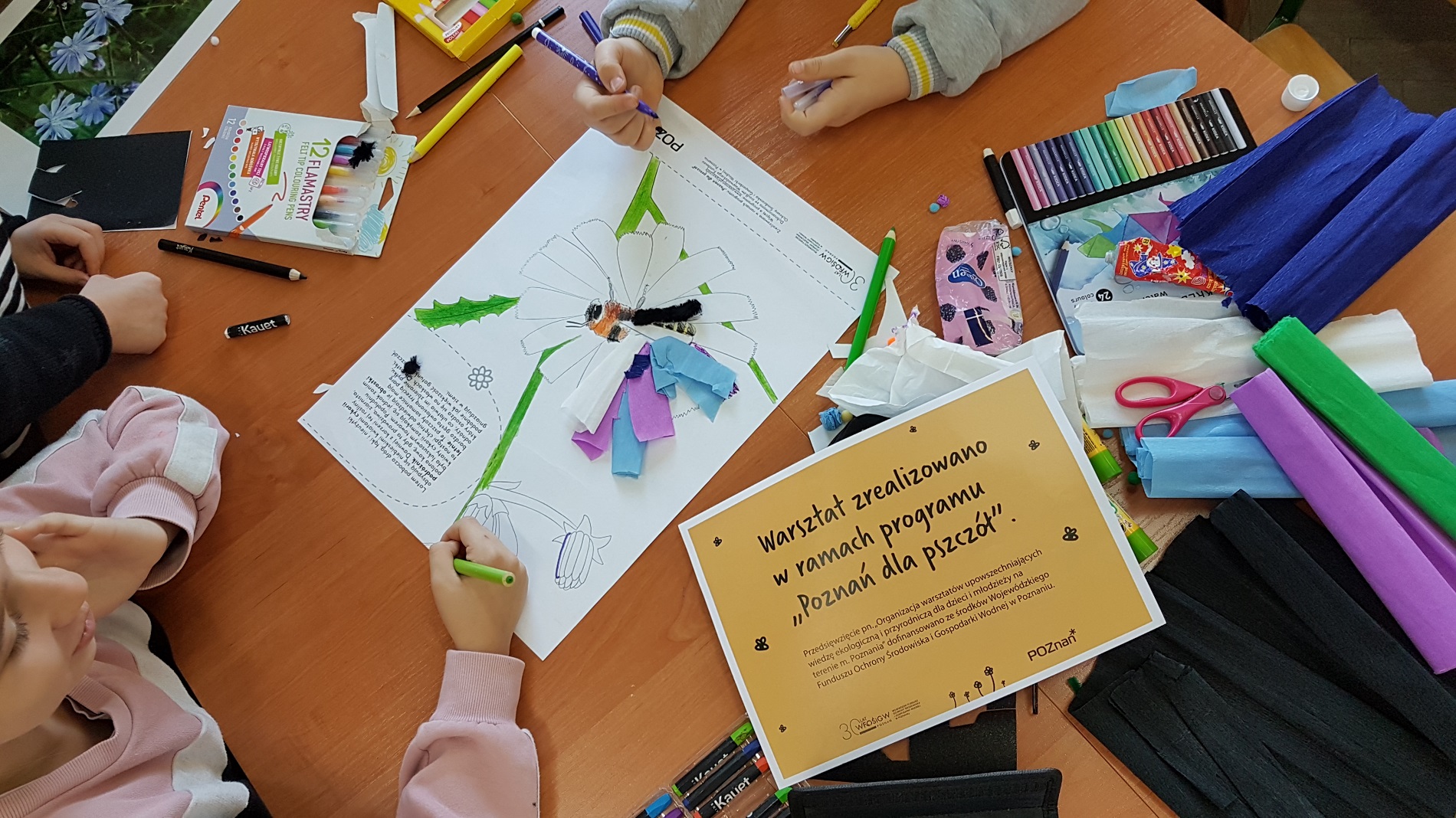 Kolorowanki wykonane przez dzieci na warszttach "Przygoda z zapylaczami" - grafika artykułu
