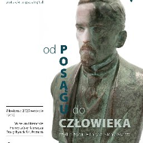 Popiersie Henryka Sienkiewicza, obok informacje o wystawie.