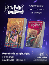 Plakat, który reklamuje oficjalną strefę Harry'ego Pottera, na gwieździstym niebie dwie książki o Harrym Potterze i napisy informujące o wydarzeniu.