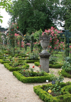 Różane ogrody w różnych kolorach.