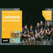 Na zdjęciu członkowie zespołu, po lewej nazwa grupy - białe napisy w pomarańczowej ramce.