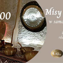 Na plakacie znajdują się misy, dwa gongi oraz informacje opisane w opisie takie jak pora dnia oraz typ koncertu.