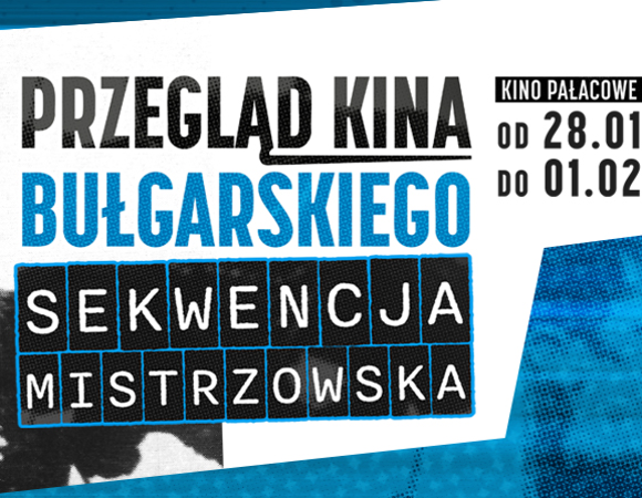 Plakat prezentujący czarne, białe i niebieskie napisy wskazujące tytuł wydarzenia oraz najważniejsze informacje zawarte w treści artykułu. Z lewej strony widać czarno-białą, uśmiechniętą postać mężczyzny, który wyciąga dłonie w poprzek.