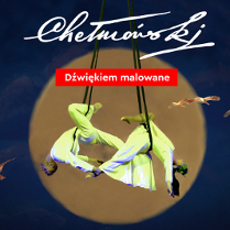 Para akrobatów wisząca w powietrzu na taśmach. Za nimi w tle zółty okrąg. Ciemne, niebieskie tło. Wokół kilka lecących ptaków. Tytuł wydarzenia.