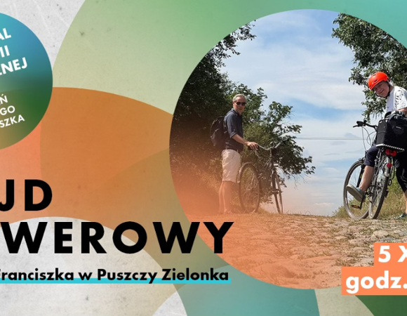 Plakat reklamujący rajd rowerowy Drzewo Franciszka w Puszczy Zielonka. Okrągłe zdjęcie dwóch rowerzystów, w tle ścieżka.