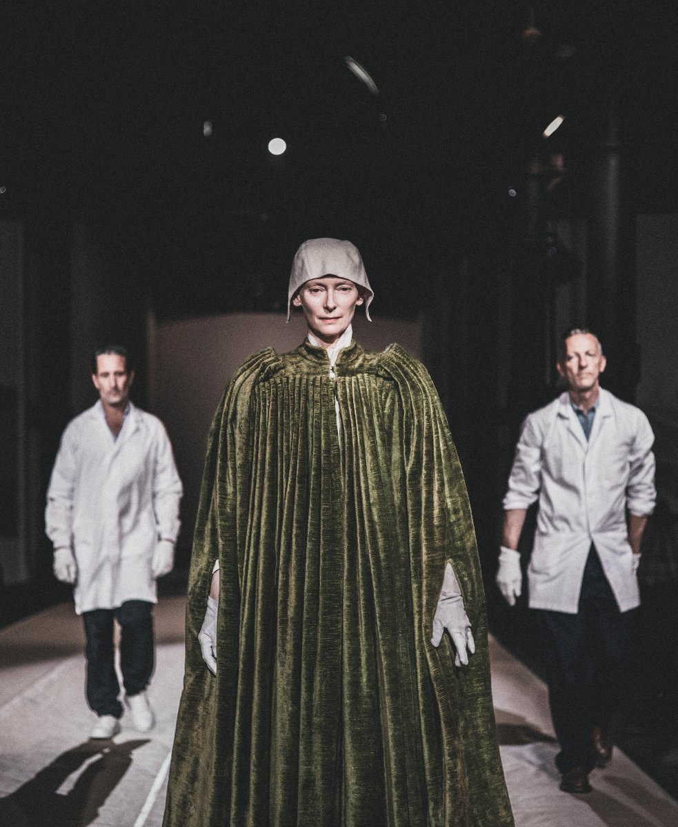 Jedną z największych gwiazd tegorocznej Malty będzie z pewnością Tilda Swinton. W Poznaniu zaprezentuje "Embodying Pasolini" fot. Malta Festival Tilda Swinton podczas przedstawienie "Embodying Pasolini"