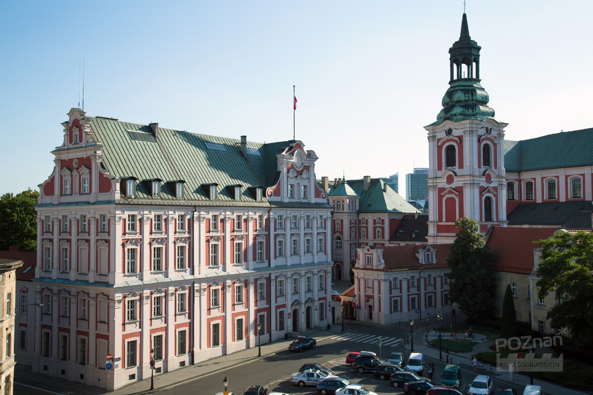Widok na gmach Urzędu Miasta Poznania od strony Placu Kolegiackiego