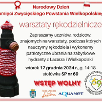 Plakat, który reklamuje warsztaty rękodzielnicze, podczas których wykonane zostaną ubrania na zabytkowe hydranty. Zdjęcie ubranego hydrantu, obok napisy informujące o wydarzeniu.