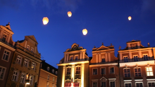 Latające lampiony, fot. Piotr Fabiański