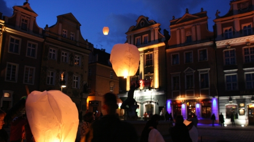 Latające lampiony, fot. Piotr Fabiański