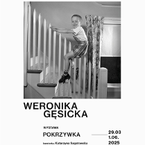 Czarno-biała fotografia - chłopiec zjeżdżający po poręczy. Pod zdjęciem napisy, które informują o wydarzeniu.