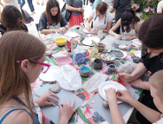 Zaułek Rzemiosła podczas Imienin Miasta z Kolegiatą w tle