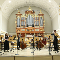 Na zdjęciu scena koncertowa Filharmonii Poznańskiej w Auli UAM.