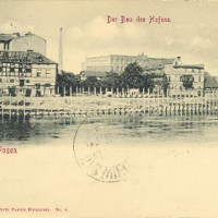 Stara pożółkła fotografia przedstawiająca budowę poznańskiego portu.