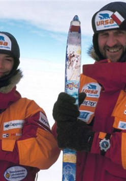 Marek Kamiński i Janek Mela w strojach alpinistów