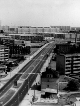 Jedno ze zdjęć starych Rataj prezentowanych na wystawie.