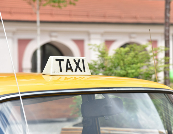 ŻÓŁTA TAKSÓWKA Z LAMPĄ TAXI