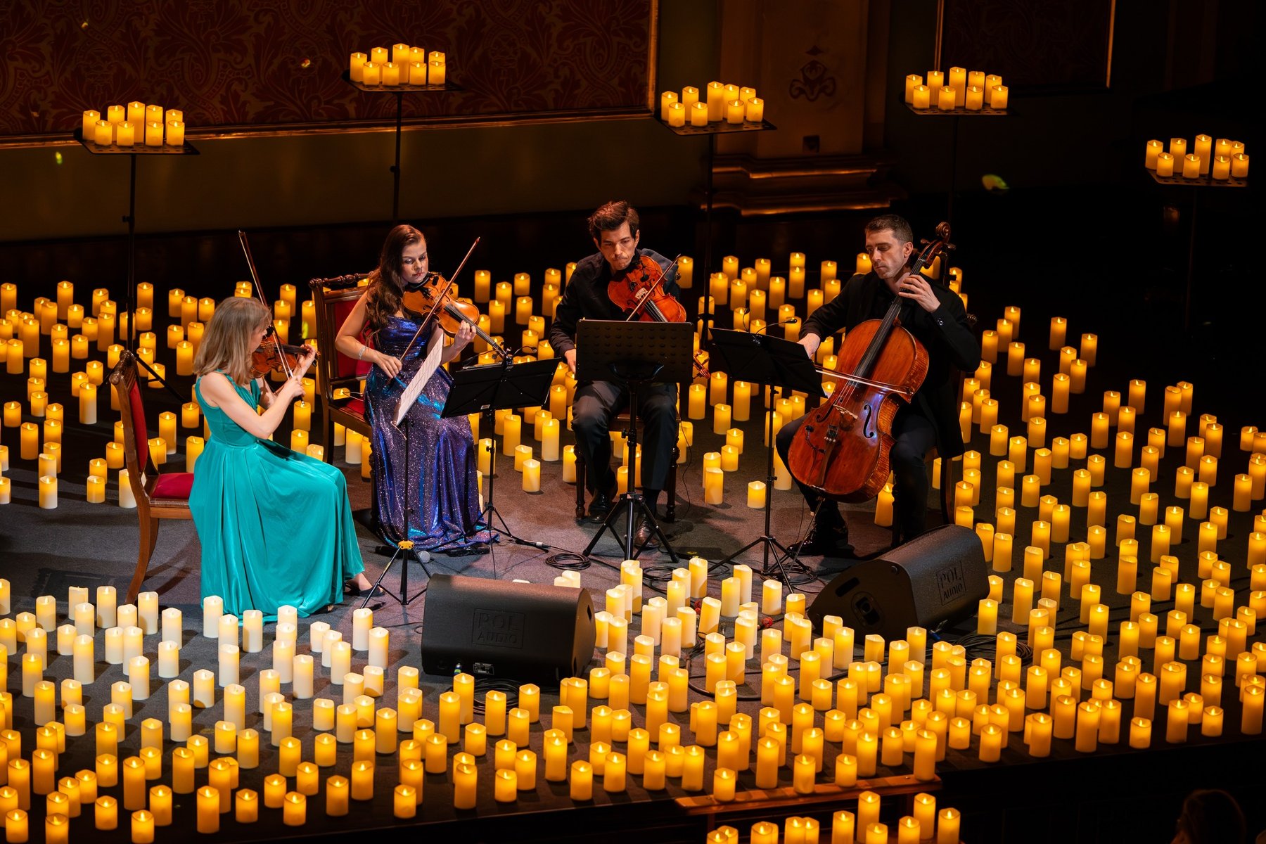 У вихідні буде кілька нагод послухати музику в оточенні свічок. Фото: Candle Live Music