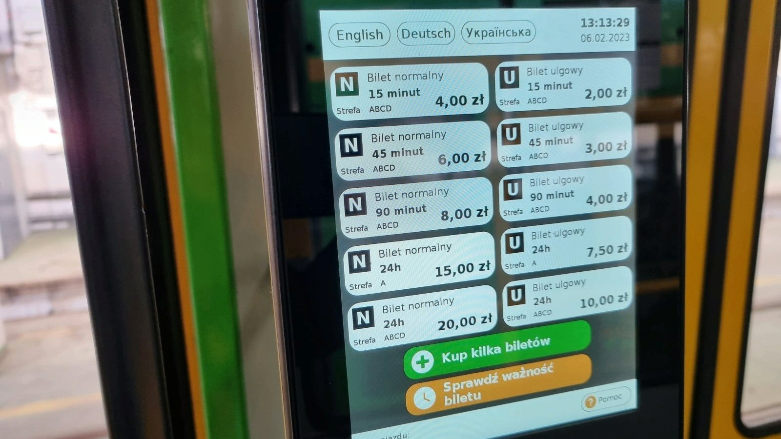 У всіх трамваях вже встановлені термінали, які дають змогу придбати одноразові квитки. Фото: poznan.pl - grafika artykułu