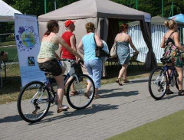 Coraz więcej rowerzystów jest na drogach. Jedźmy bezpiecznie!