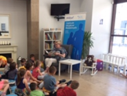 Dyrektor Wydziału Kształtowania i Ochrony Środowiska UMP czyta dzieciom!