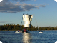 Napędzane wiatrem urządzenie napowietrzające wody na Jeziorze Strzeszyńskim